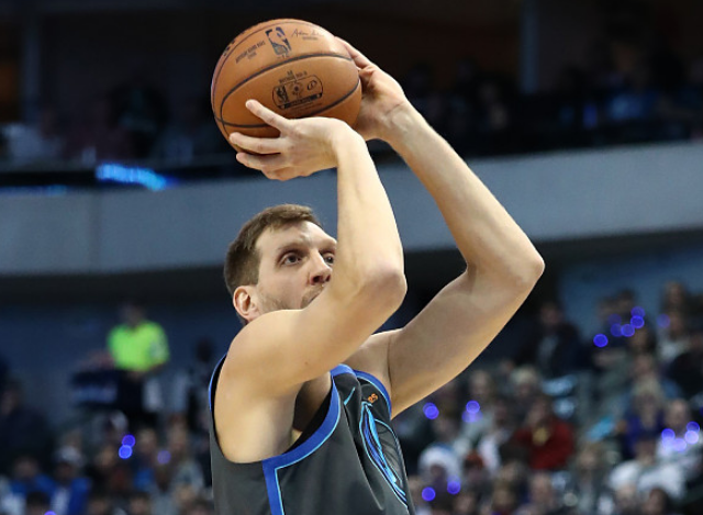  塞维利亚训练开放日，转会期队长鼓劲引欢呼，欧超杯在即，年轻球员得到机会