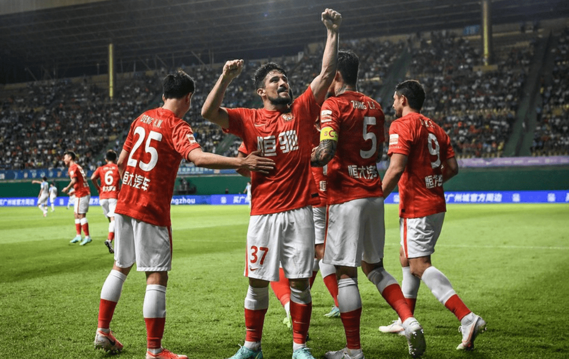 包含里程碑夜广州队遗憾出局，足总杯今晚刷纪录，更衣室稳定，球探报告显示潜力的词条