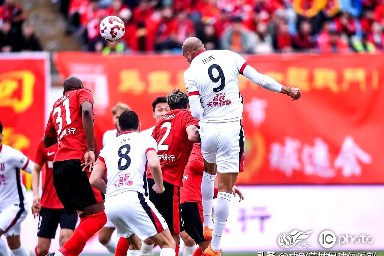 包含转折点成都蓉城手感冰凉；亚冠今晨攻防权衡；底气十足；年轻球员得到机会的词条